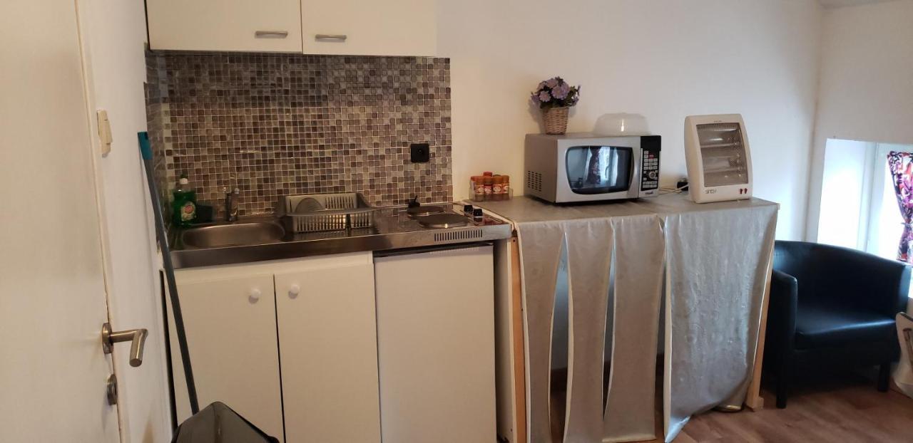 Residence Mantekila Marcinelle ภายนอก รูปภาพ